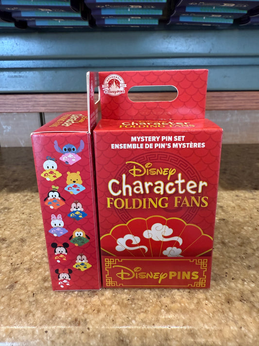Character Fans 2 Pin Mystery Box