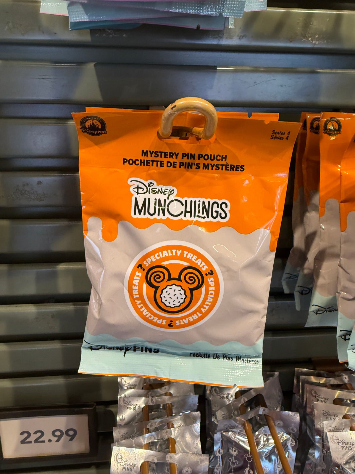 Munchlings Series 4 5 Pin Mystery Bag